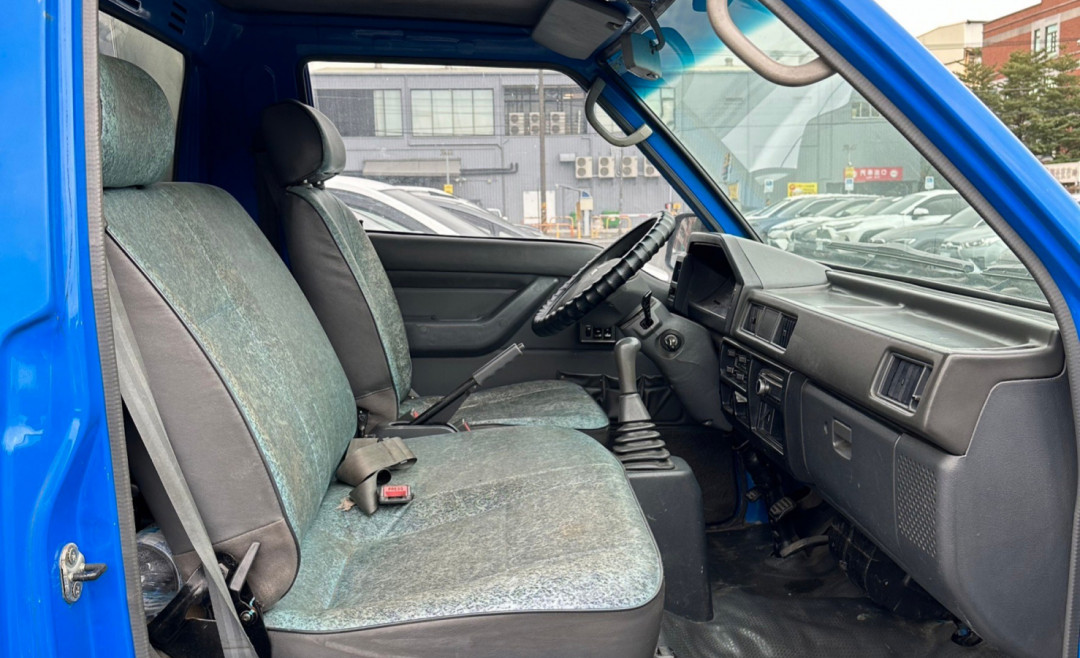車款介紹-Mitsubishi得利卡貨車手排2.4L(含鐵架帆布) 貨車出租/租貨車/搬家