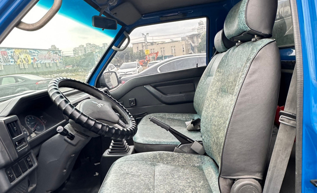 車款介紹-Mitsubishi得利卡貨車手排2.4L(含鐵架帆布) 貨車出租/租貨車/搬家
