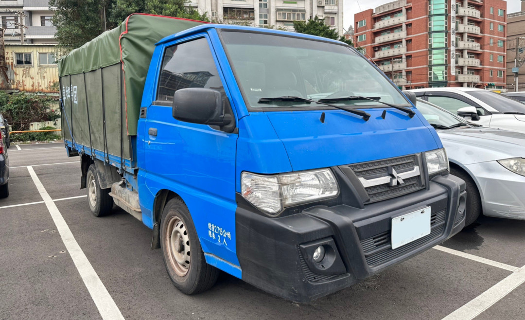 車款介紹-Mitsubishi得利卡貨車手排2.4L(含鐵架帆布) 貨車出租/租貨車/搬家